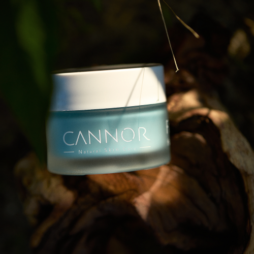 LÍSKOOŘÍŠKOVÝ PEELING - MODRÝ JÍL & CBD